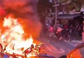 Fransız Polisi, Paris'te Protestoculara Saldırdı