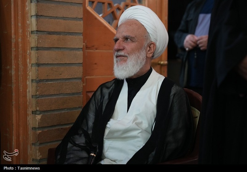 ملت ایران با تکیه بر رهبر انقلاب حماسه آفریده است