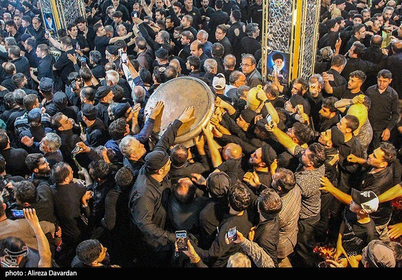 طنین «یا حسین» در مسجد اعظم؛ آیین کهن طشت‌گذاری اردبیل برگزار شد