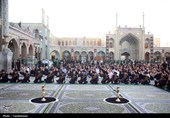 پرچم حرم بانوی کرامت به رنگ عزا درآمد