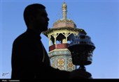 پرچم حرم بانوی کرامت به رنگ عزا درآمد