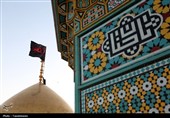 پرچم حرم بانوی کرامت به رنگ عزا درآمد