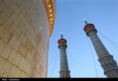 پرچم حرم بانوی کرامت به رنگ عزا درآمد