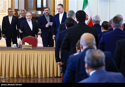 اجتماع وزیر الخارجیة الإیرانی مع السفراء ورؤساء البعثات الخارجیة والدولیة
