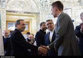 نشست وزیر امورخارجه با سفرا و روسای نمایندگی‌های خارجی و بین‌المللی