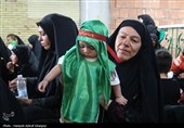 اجتماع مادران و شیرخوارگان حسینی در مهدیه مسجد صاحب‌الزمان (عج) کرمان