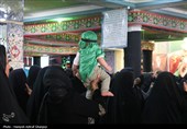 اجتماع مادران و شیرخوارگان حسینی در مهدیه مسجد صاحب‌الزمان (عج) کرمان