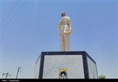 تندیس سردار سلیمانی و نمادِ سقا در چرام قد برافراشت