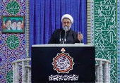 انتقاد امام جمعه کرمان از گرانی و گران‌فروشی/ دولت ورود جدی‌تر کند