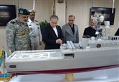عراقجی یزور معرض شهداء المدمرة "دنا"