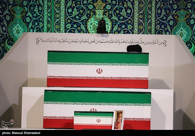 ادای احترام برخی مهمانان و مسئولان خارجی به پیکر امام شهید