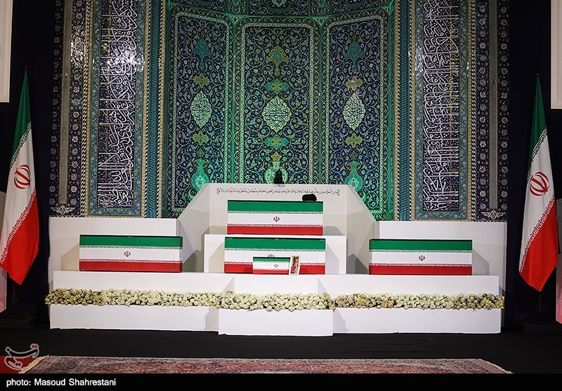 ادای احترام برخی مهمانان و مسئولان خارجی به پیکر امام شهید