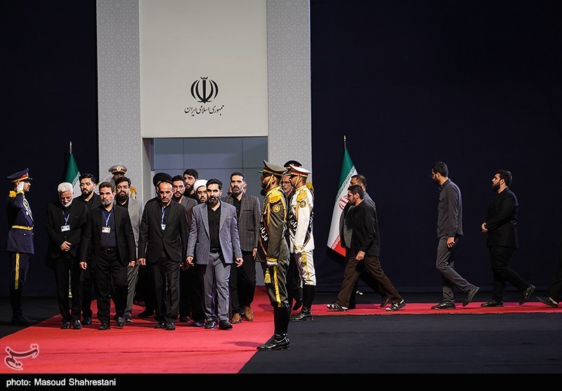 ادای احترام برخی مهمانان و مسئولان خارجی به پیکر امام شهید