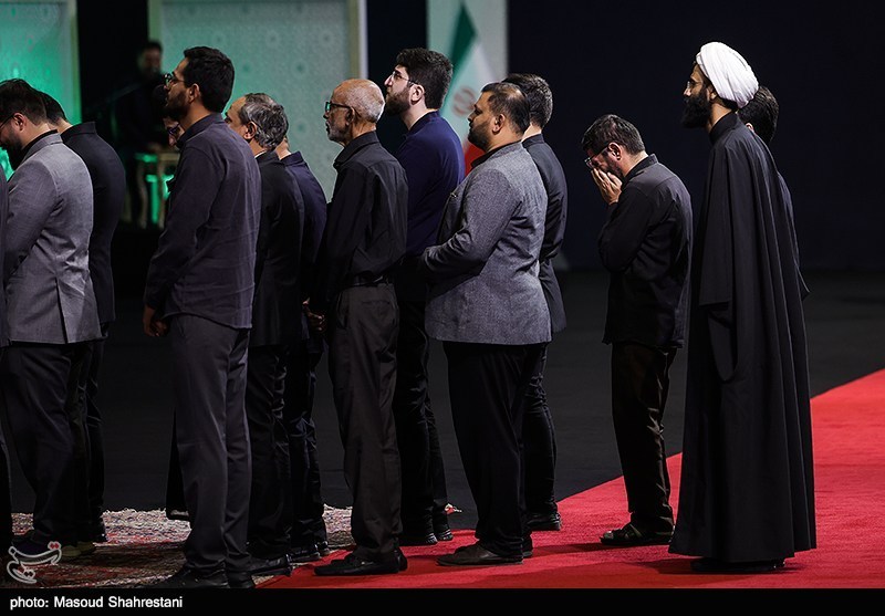 ادای احترام برخی مهمانان و مسئولان خارجی به پیکر امام شهید