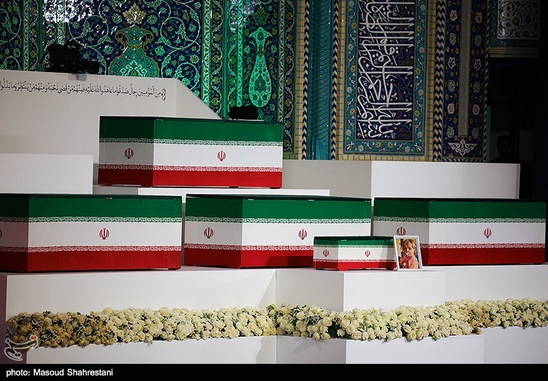 ادای احترام برخی مهمانان و مسئولان خارجی به پیکر امام شهید