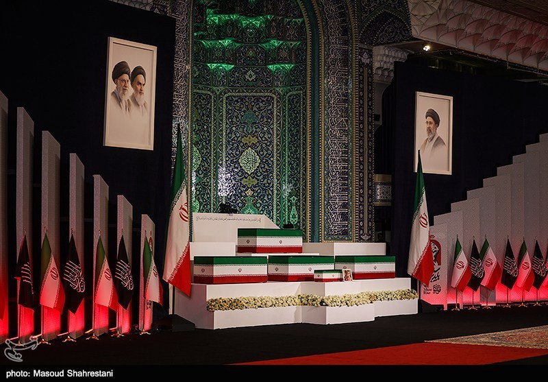 ادای احترام برخی مهمانان و مسئولان خارجی به پیکر امام شهید