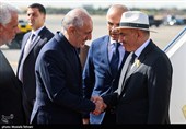 وصول الوفود الدولیة إلى مطار مهرآباد للمشارکة فی مراسم وداع وتشییع الإمام الشهید