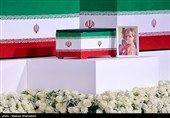ضیوف ومسؤولون أجانب یقدّمون التعازی ویؤدّون التحیة لجثمان الإمام الشهید/1
