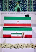 ضیوف ومسؤولون أجانب یقدّمون التعازی ویؤدّون التحیة لجثمان الإمام الشهید/1