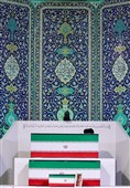 ضیوف ومسؤولون أجانب یقدّمون التعازی ویؤدّون التحیة لجثمان الإمام الشهید/1