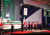 ضیوف ومسؤولون أجانب یقدّمون التعازی ویؤدّون التحیة لجثمان الإمام الشهید/1