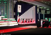 ضیوف ومسؤولون أجانب یقدّمون التعازی ویؤدّون التحیة لجثمان الإمام الشهید/1