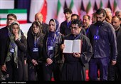 ضیوف ومسؤولون أجانب یقدّمون التعازی ویؤدّون التحیة لجثمان الإمام الشهید/1