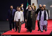 ضیوف ومسؤولون أجانب یقدّمون التعازی ویؤدّون التحیة لجثمان الإمام الشهید/1