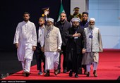 ضیوف ومسؤولون أجانب یقدّمون التعازی ویؤدّون التحیة لجثمان الإمام الشهید/1