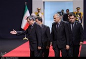 رؤساء الدول والمسؤولون الأجانب یؤدون تحیة الوداع للجثمان الطاهر للإمام الشهید (رض)