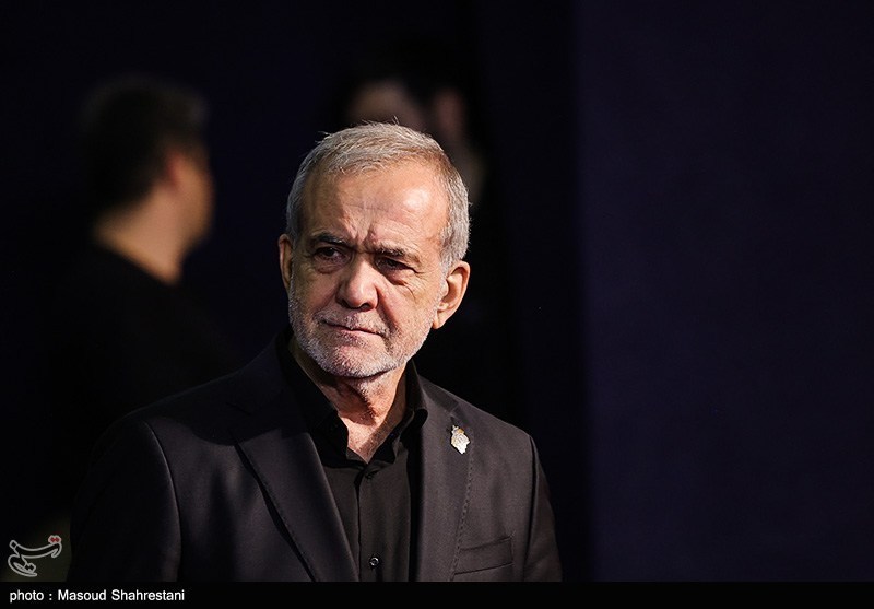 ادای احترام مهمانان و مسئولان خارجی به پیکر امام شهید - 2