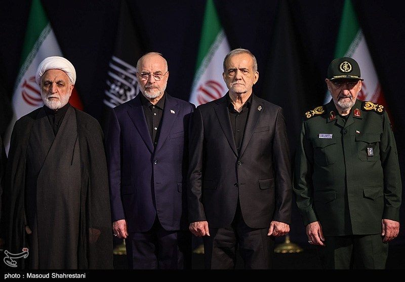 ادای احترام مهمانان و مسئولان خارجی به پیکر امام شهید - 2