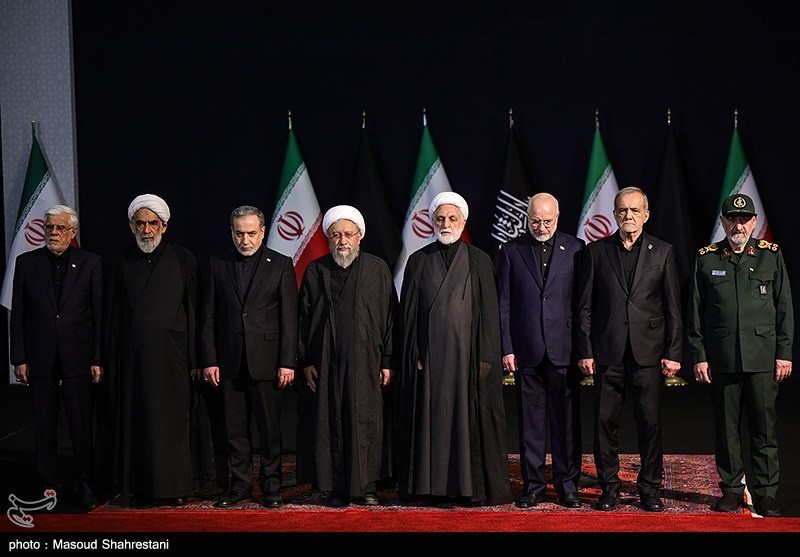 ادای احترام مهمانان و مسئولان خارجی به پیکر امام شهید - 2