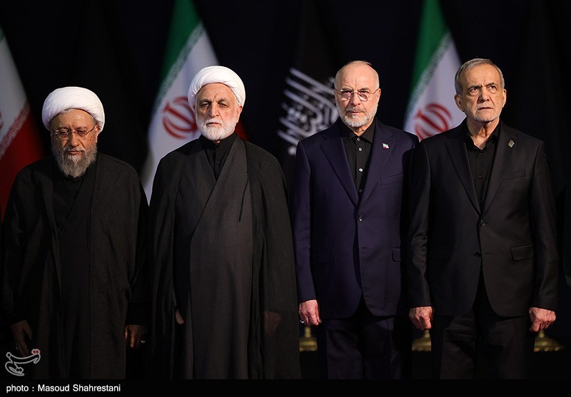ادای احترام مهمانان و مسئولان خارجی به پیکر امام شهید - 2