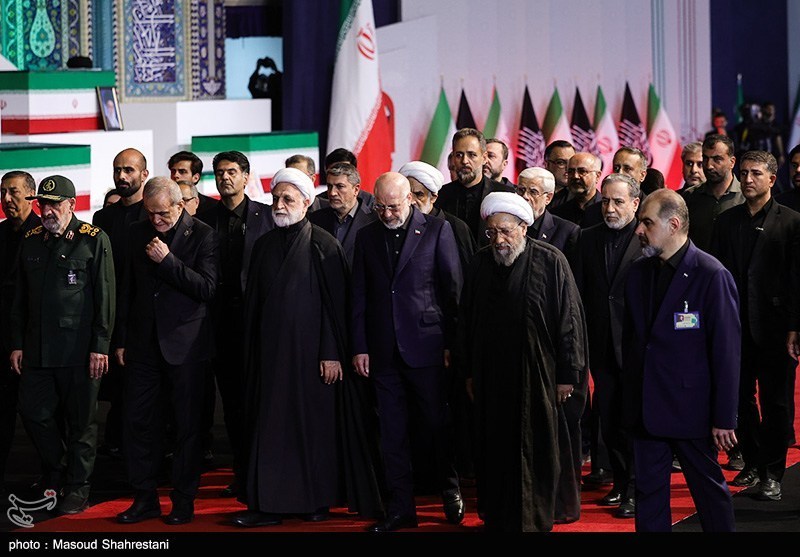 ادای احترام مهمانان و مسئولان خارجی به پیکر امام شهید - 2
