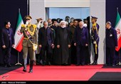 رؤساء الدول والمسؤولون الأجانب یؤدون تحیة الوداع للجثمان الطاهر للإمام الشهید (رض)