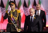 رؤساء الدول والمسؤولون الأجانب یؤدون تحیة الوداع للجثمان الطاهر للإمام الشهید (رض)