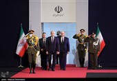 رؤساء الدول والمسؤولون الأجانب یؤدون تحیة الوداع للجثمان الطاهر للإمام الشهید (رض)