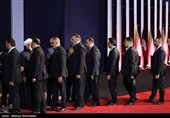 رؤساء الدول والمسؤولون الأجانب یؤدون تحیة الوداع للجثمان الطاهر للإمام الشهید (رض)