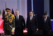 رؤساء الدول والمسؤولون الأجانب یؤدون تحیة الوداع للجثمان الطاهر للإمام الشهید (رض)