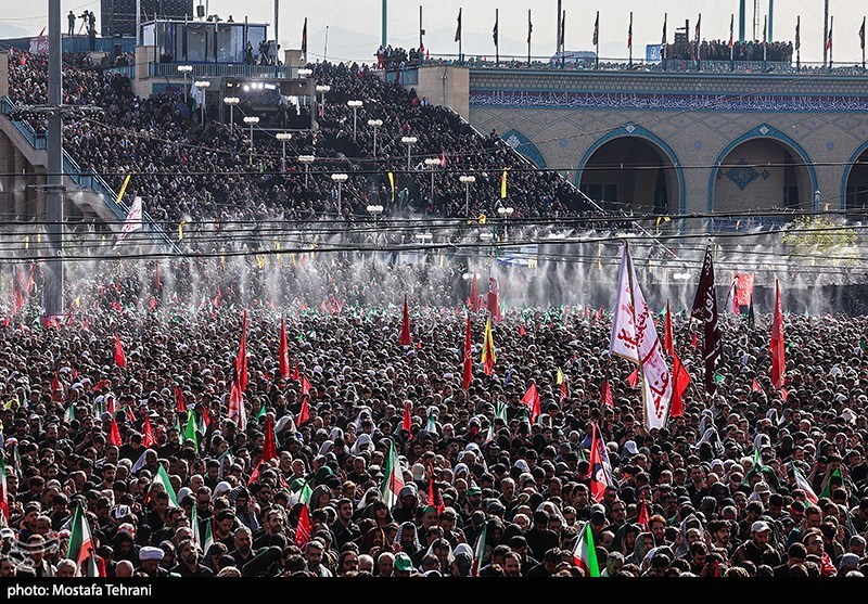 مراسم اقامه نماز بر پیکر امام شهید امت -3