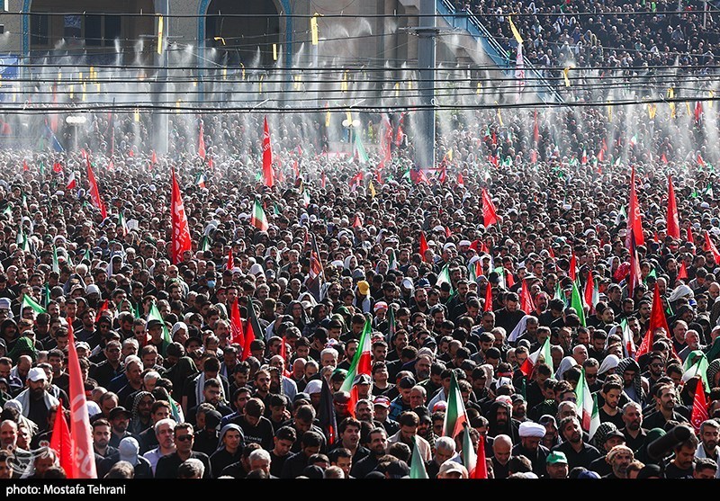 مراسم اقامه نماز بر پیکر امام شهید امت -3