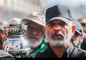 حضور سردار احمد وحیدی در مراسم اقامه نماز بر پیکر امام شهید امت