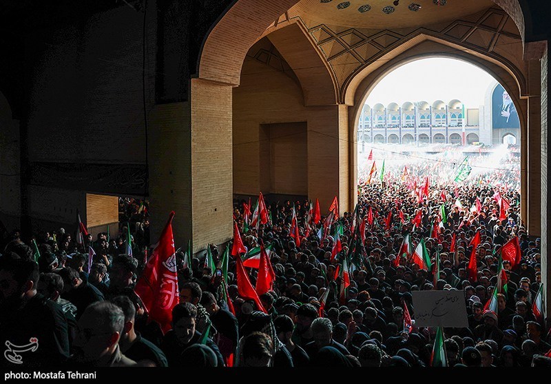 مراسم اقامه نماز بر پیکر امام شهید امت -3