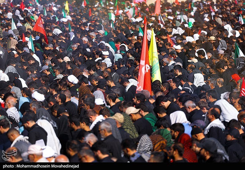 مراسم اقامه نماز بر پیکر امام شهید امت -4