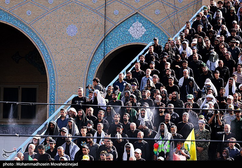 مراسم اقامه نماز بر پیکر امام شهید امت -4