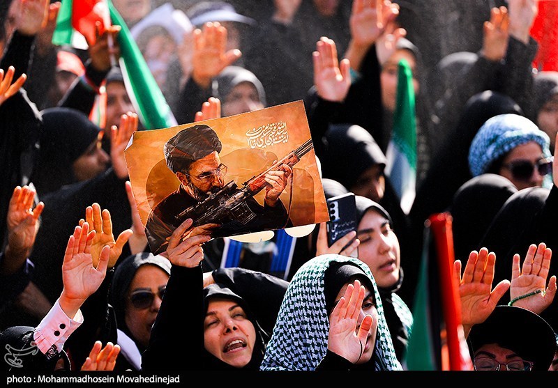 مراسم اقامه نماز بر پیکر امام شهید امت -4