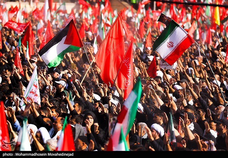 مراسم اقامه نماز بر پیکر امام شهید امت -4