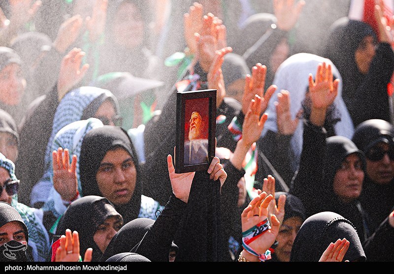 مراسم اقامه نماز بر پیکر امام شهید امت -4