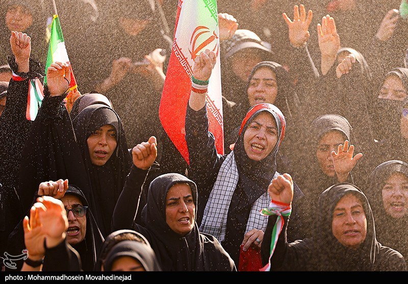 مراسم اقامه نماز بر پیکر امام شهید امت -4